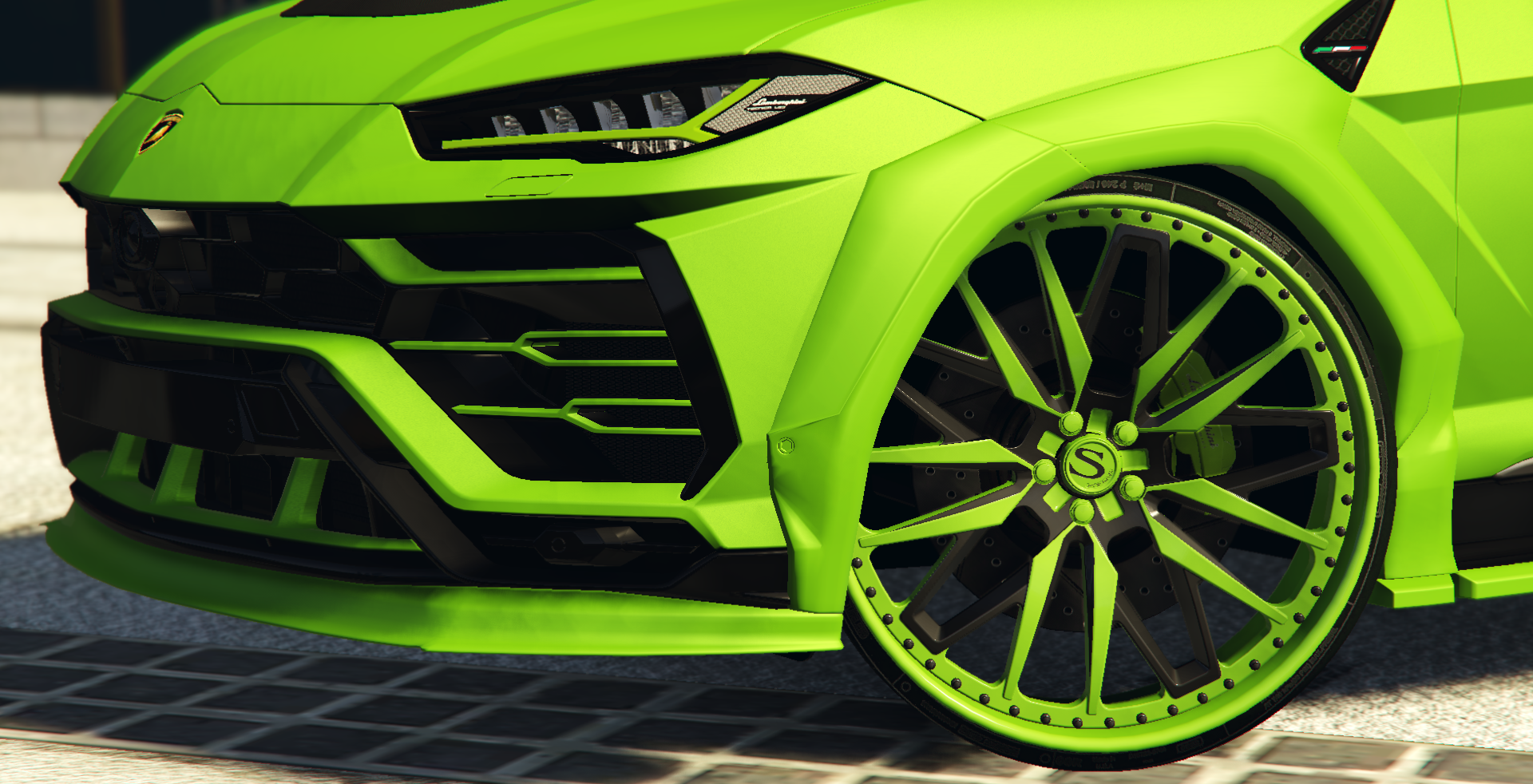 Lamb Urus on Savinis