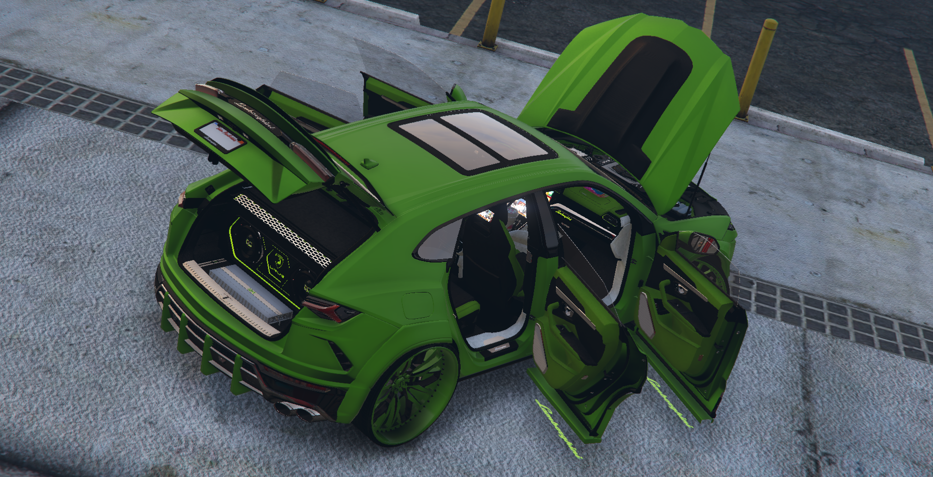 Lamb Urus on Savinis