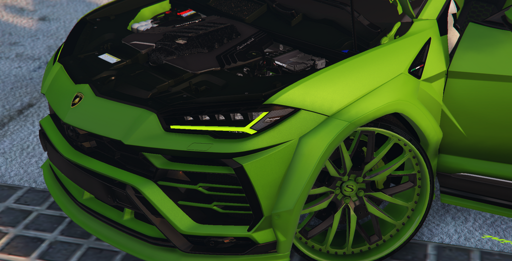 Lamb Urus on Savinis
