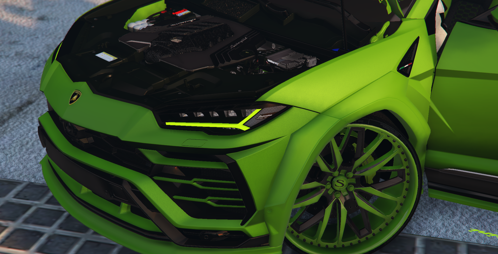 Lamb Urus on Savinis