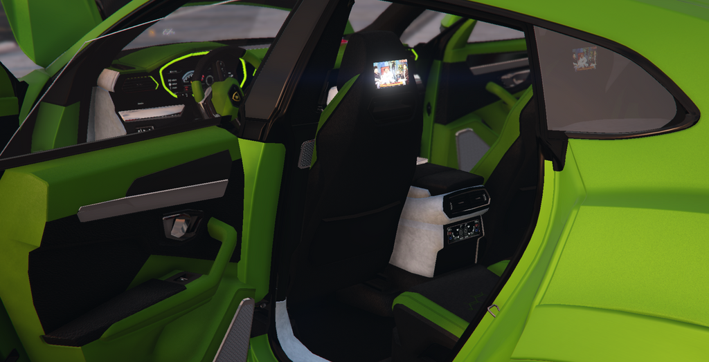 Lamb Urus on Savinis